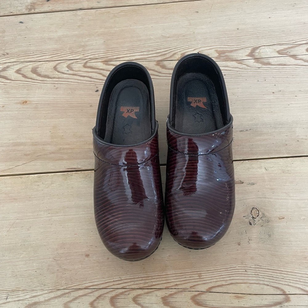 Dansko Women's Burgundy Patent Clogs